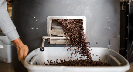 “1升冰美式”成新晋爆款，“XXXL号”咖啡为何出圈？