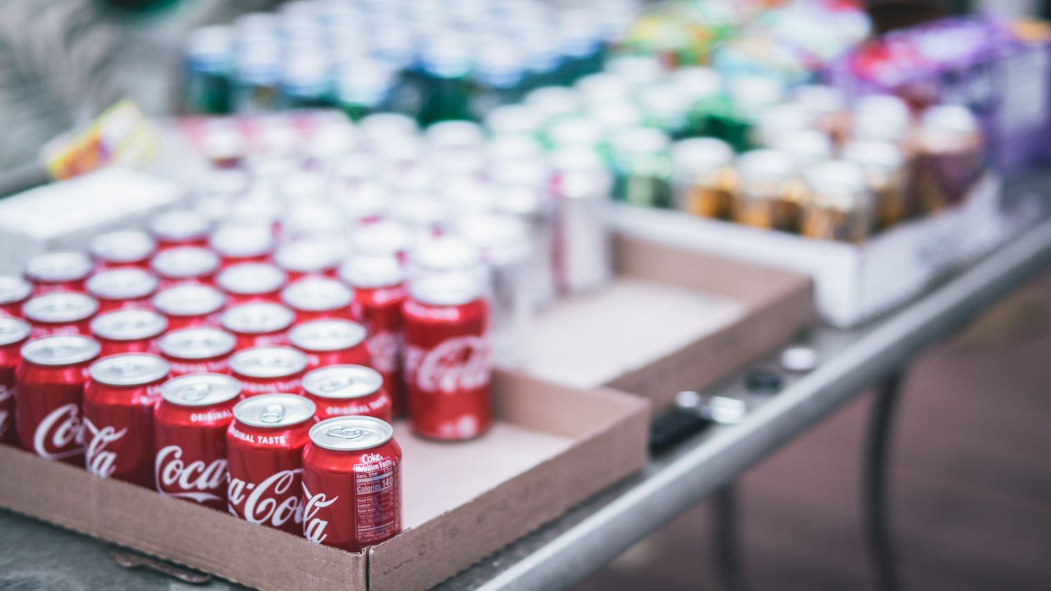 从营养饮品到奶茶汽水，8000亿饮料市场如何抓住银发增量？