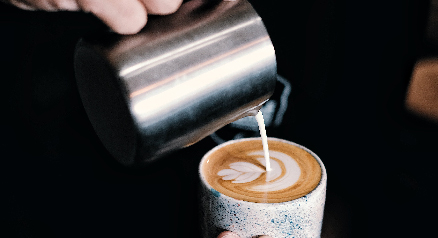 瑞幸、Seesaw都在上，“花香拿铁”正在席卷全国咖啡馆！