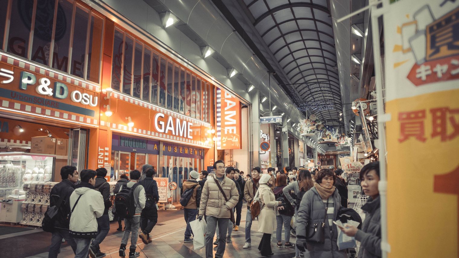 三线小城消费调查：高冷新贵低头，喜茶瑞幸疯抢小城青年