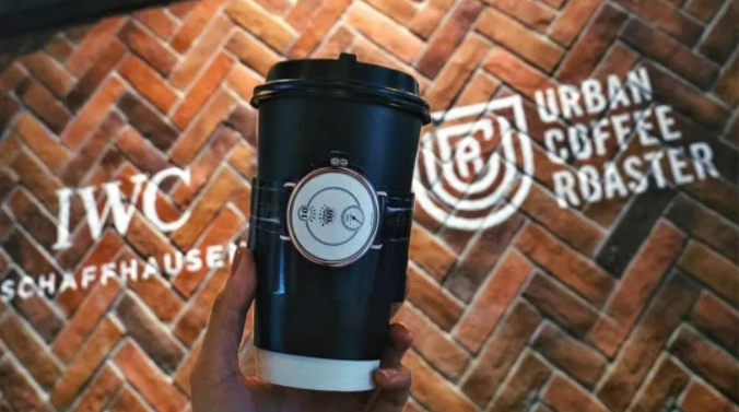 奢侈品入局体验经济，真的是为了卖咖啡赚钱？